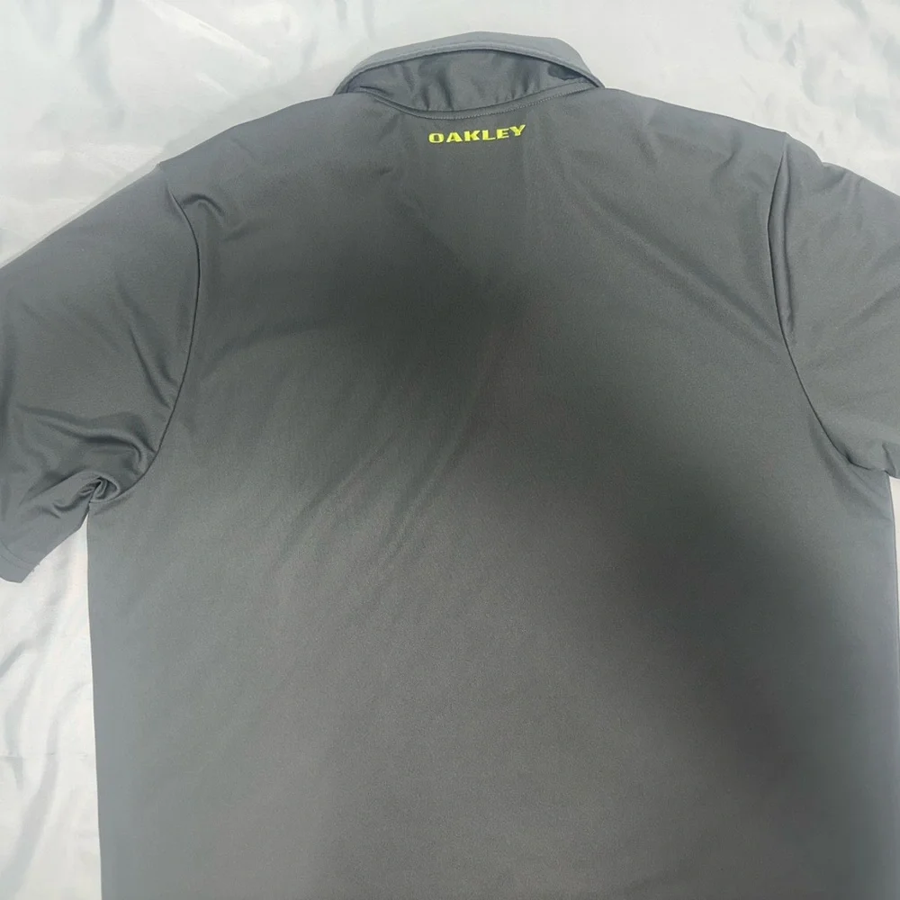 Oakley Men's Polo Shirt in Gray with Yellow Logo - Picture 4 of 11